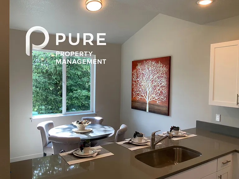 1376-01 Doug Fir Apartments — Photo 2