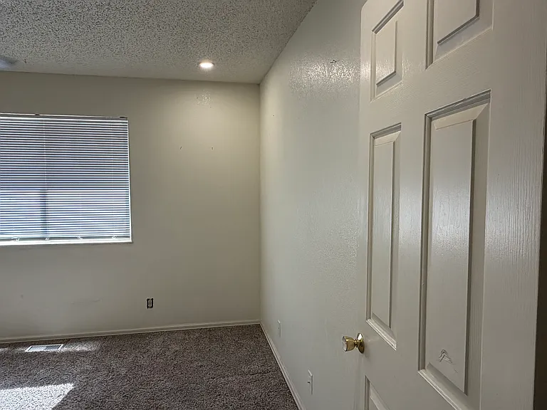 942 S Harmony Ln — Photo 10