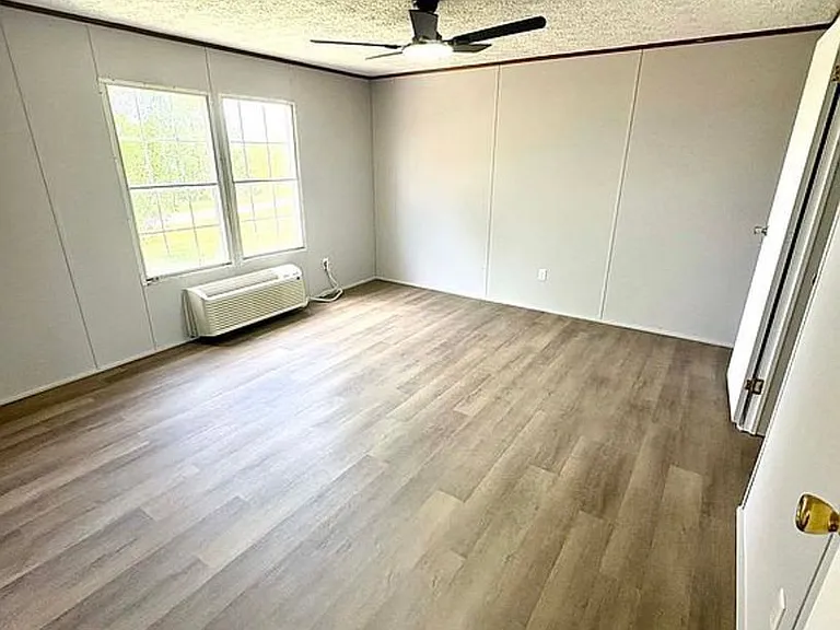 202 One Tree Ln — Photo 7