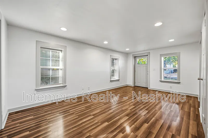 2 bed, 1.0 bath, 889 sqft, $1,497 — Photo 3