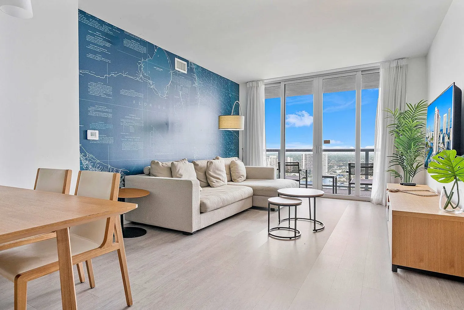 1 bed, 1.0 bath, 699 sqft, $3,102 — Photo 1