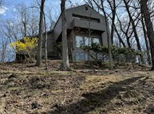 3 Lee Cir, Berkeley Springs, WV 25411