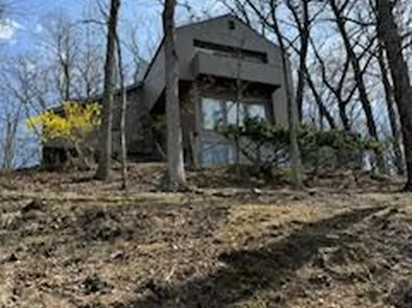 3 Lee Cir, Berkeley Springs, WV 25411