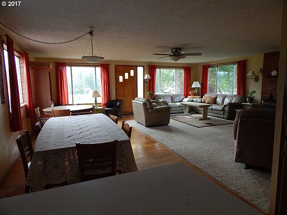 2nd image of 3018 SE Grace Ave