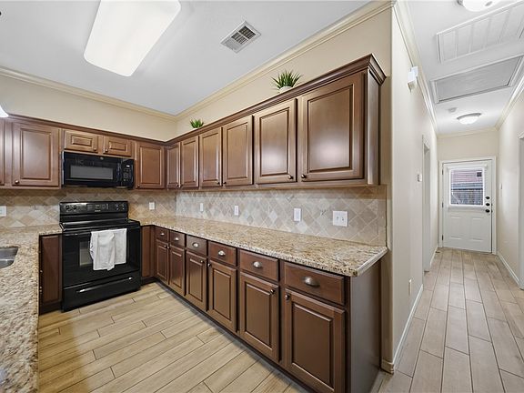 5th image of 3308 Lieutenant Ave