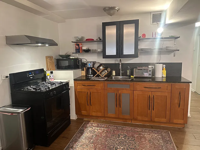 1527 W 18th Pl #B — Photo 1