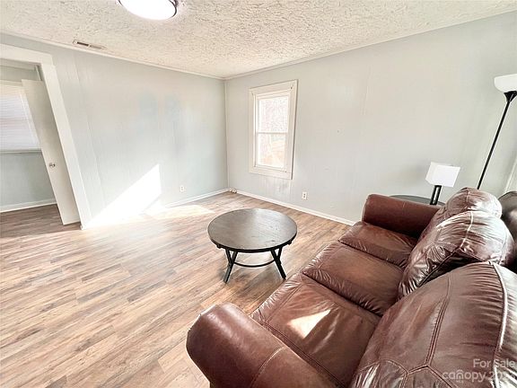 3rd image of 1029 Nuway Cir