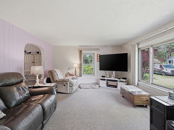 4th image of 17 Buttonwood Pl