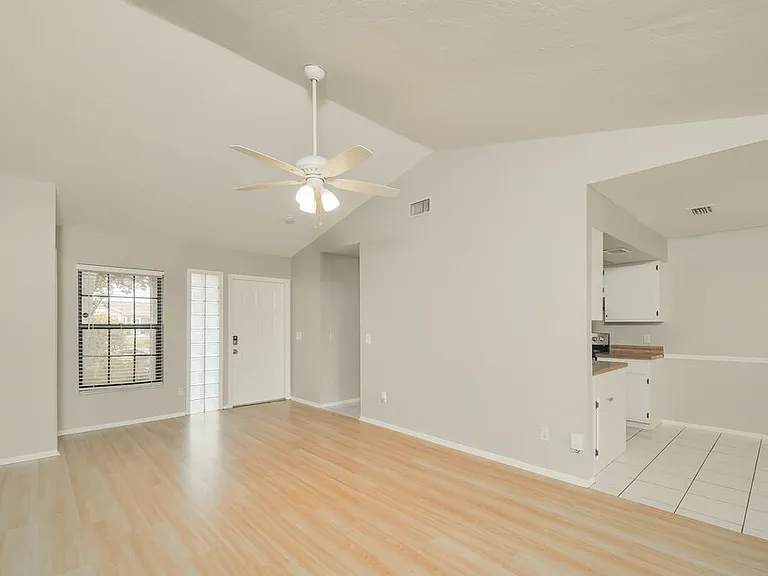 817 SW 9th Ave — Photo 4