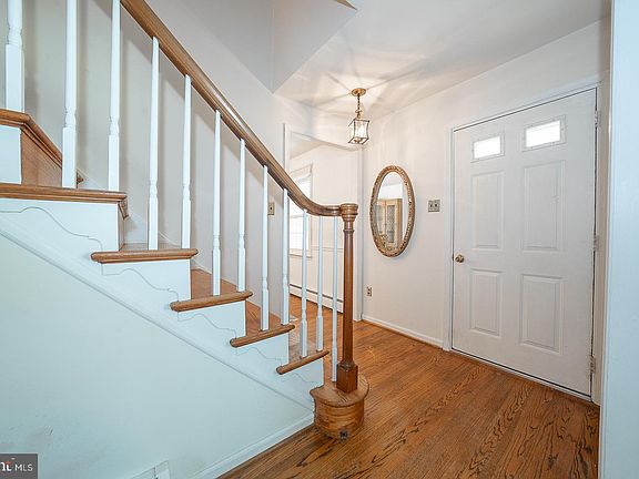 3rd image of 1203 Karen Ln
