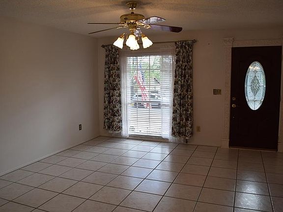 3rd image of 290 Edgewood Dr