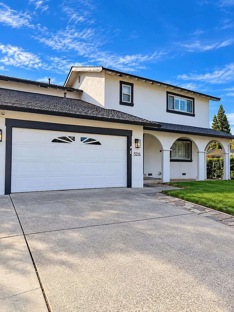 Stunning 4-Bedroom Carmichael Home with Pool, Spa & Corner-Lot Setting — Photo 2