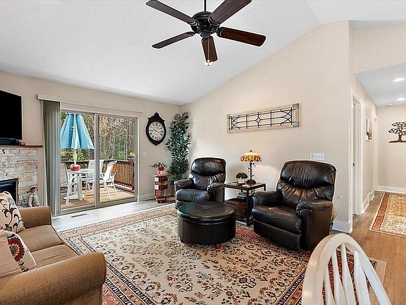 3rd image of 894 N Sandalwood Cir