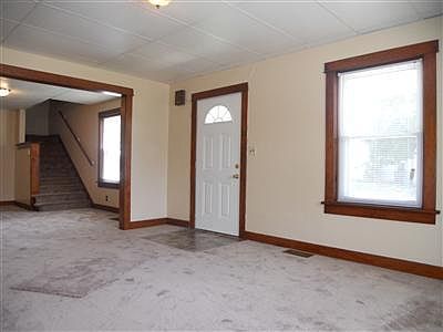 3rd image of 1 Oak St