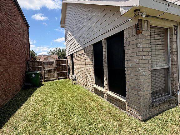 3rd image of 8518 Scenic Green Dr