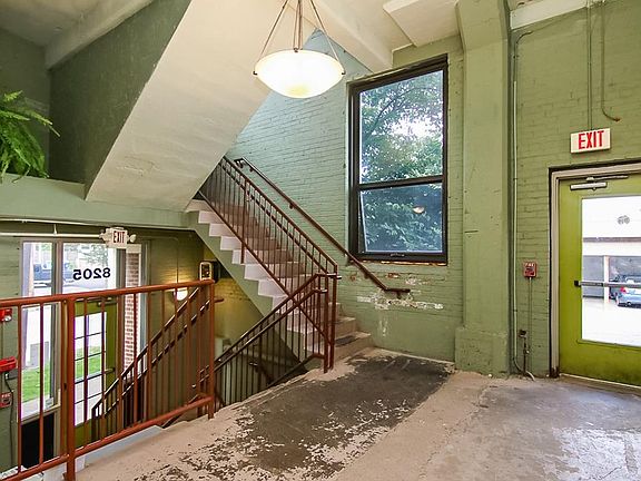 2nd image of 8205 Franklin Blvd #6
