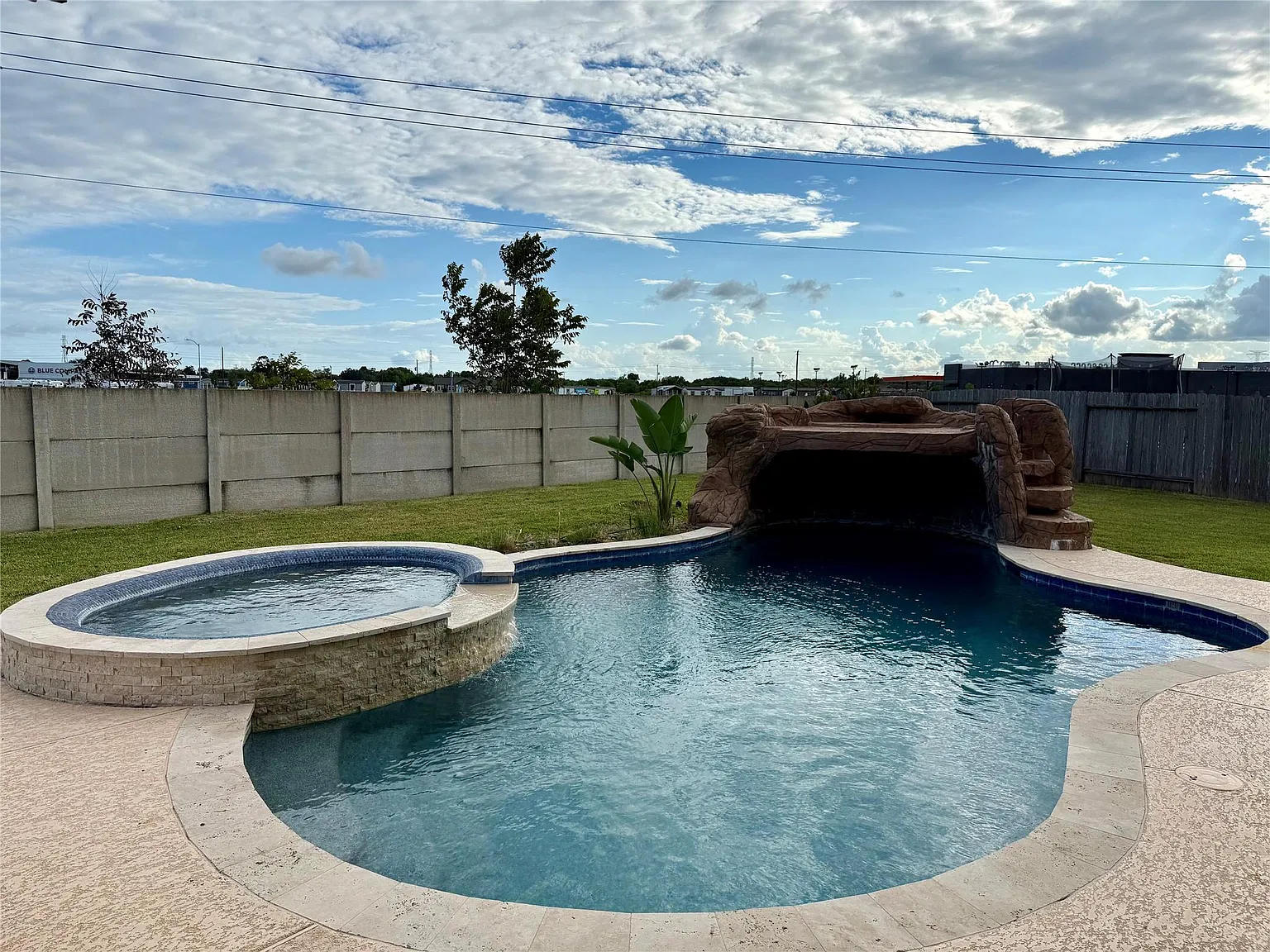 4 bed, 3.5 bath, 2805 sqft, $3,300 — Photo 1