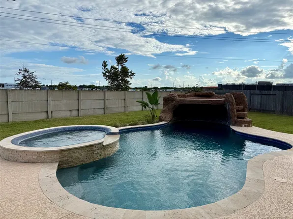 23422 Bordeaux Dr, Alvin, TX 77511