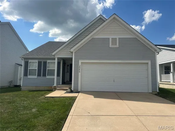 2046 Preston Woods Pkwy, Lake Saint Louis, MO 63367