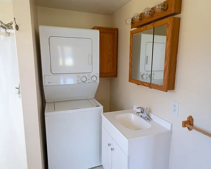 21 Moore Ave — Photo 19