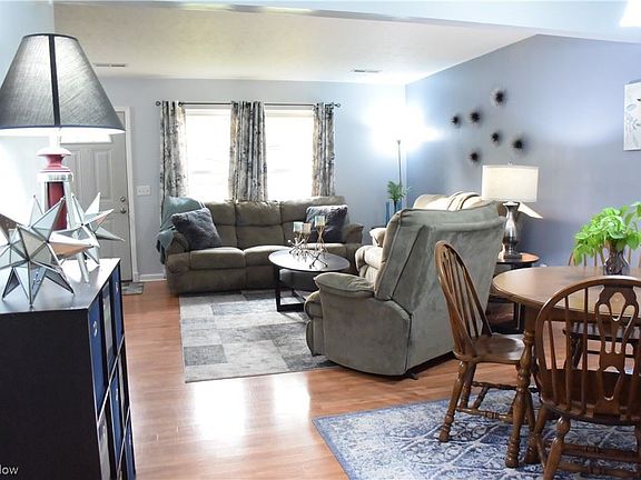 4th image of 26 Oviatt Dr APT 1