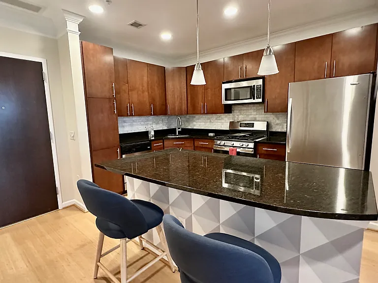 444 W Broad St #606 — Photo 4