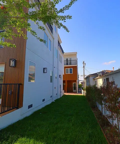 776 1/2 W 25th St #776 — Photo 10