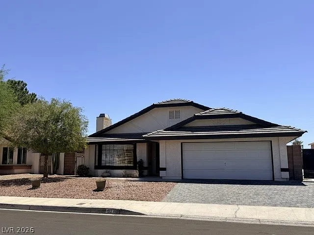 4 bed, 2.0 bath, 1880 sqft, $2,395 — Photo 2