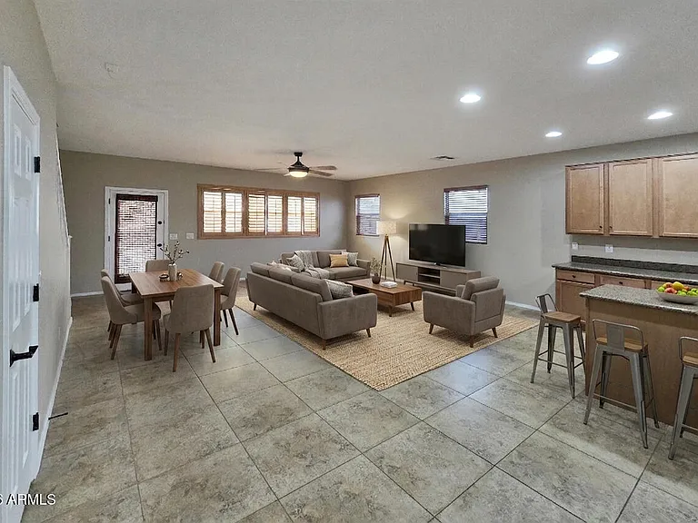 3853 E Branham Ln — Photo 3