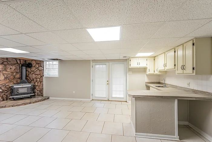 3 bed, 3.0 bath, 2400 sqft, $1,845 — Photo 4
