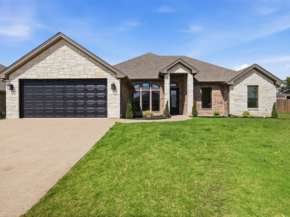 905 Cumberland St, McGregor, TX 76657