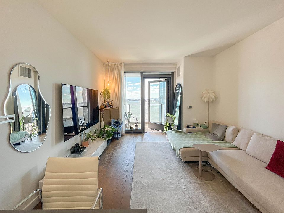 1st image of 99 Hudson St #2912