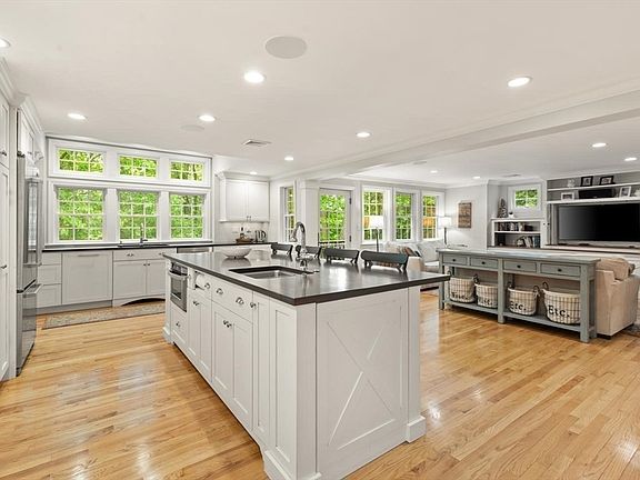 5th image of 105 Thornberry Rd