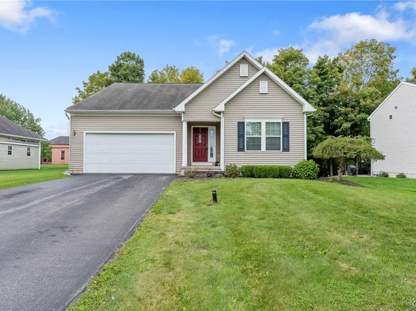 39 Silversides Way, Baldwinsville, NY 13027