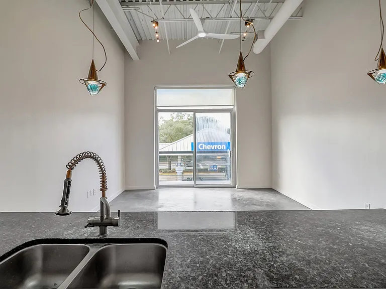 2514 Abercorn St #205 — Photo 31