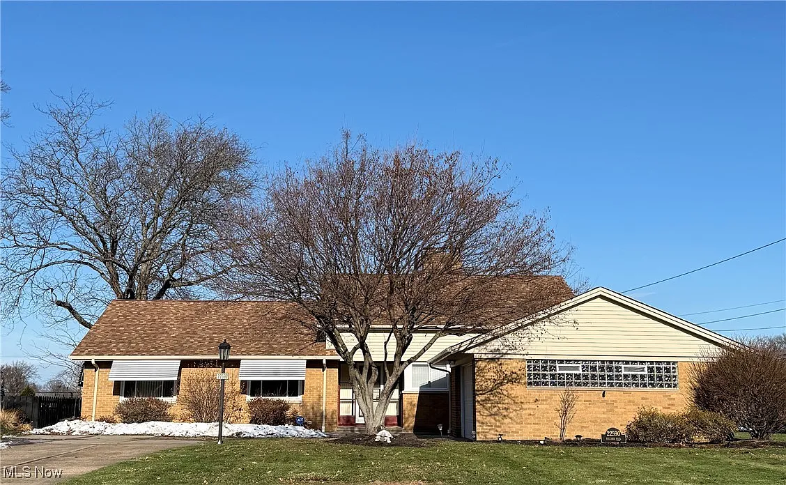 22590 Hilliard Blvd photo 1