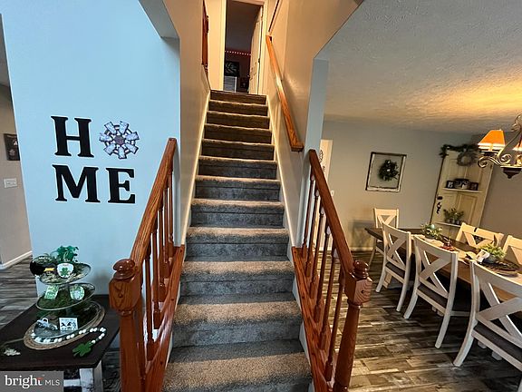 5th image of 579 Colonial Heights Dr