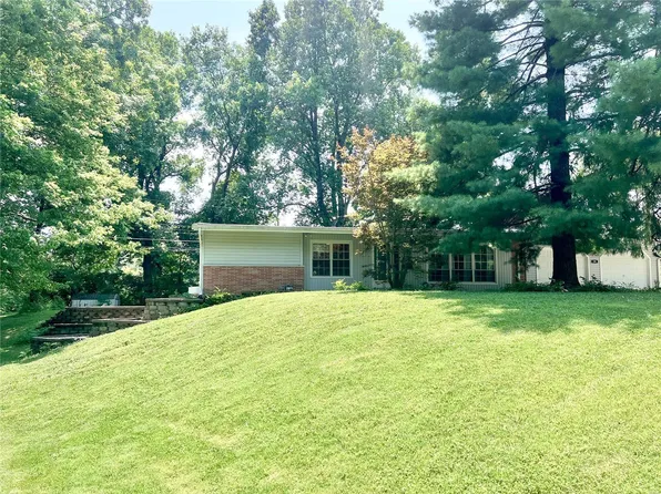 29 Southern Dr, Belleville, IL 62223