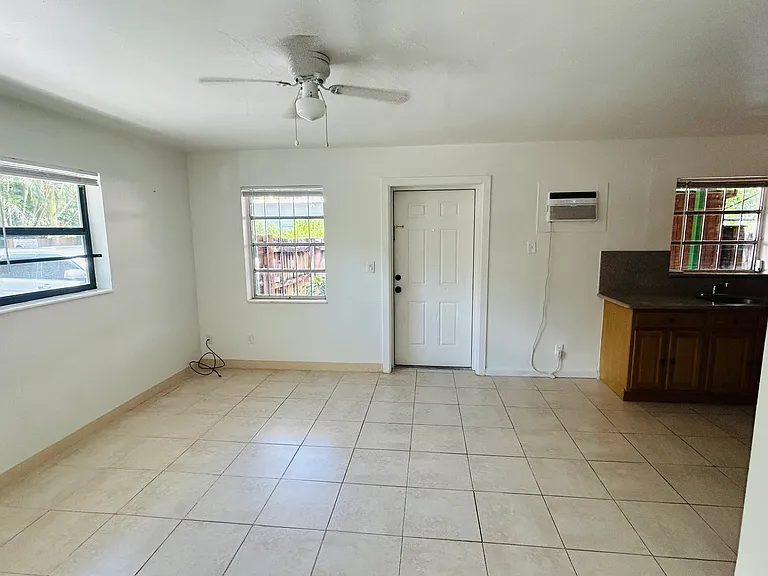 1012 W Las Olas Blvd #3 — Photo 6