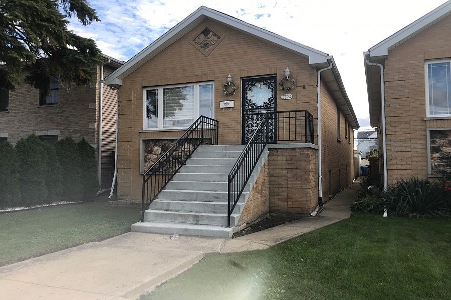 2nd image of 6721 W Montrose Ave