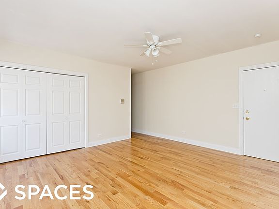 3rd image of 817 W Cornelia Ave APT 305A