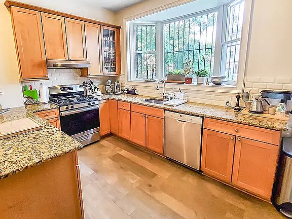 4th image of 203 Amity St APT 1