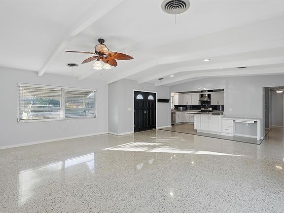 5th image of 725 Patricia Ave