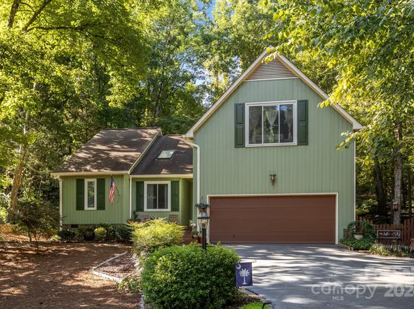 10 Tanglewood Rd, Lake Wylie, SC 29710