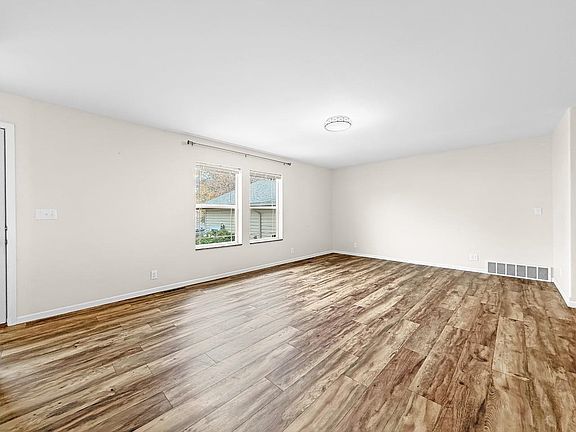 3rd image of 117 17th St SE