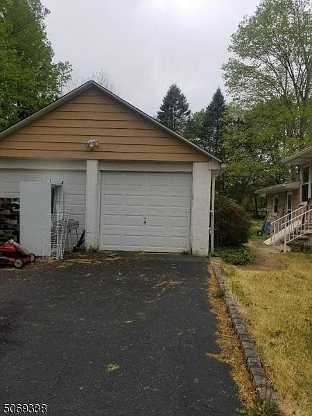 2nd image of 152 Mountain Ave