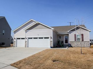 5526 146th St, Urbandale, IA 50323