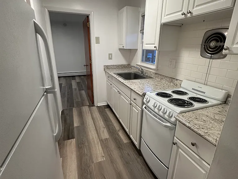 169-170 Birdseye St #C2 — Photo 12