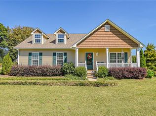 340 School St, Gillsville, GA 30543