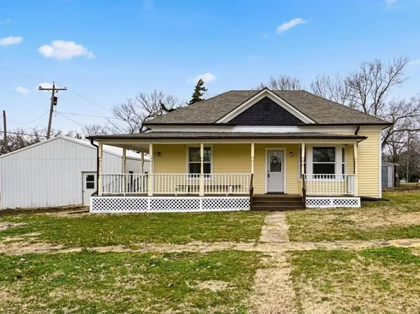 604 N 3rd St, Lincoln, KS 67455